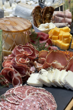 Plateau Dînatoire fromage, charcuterie et tapas pour 2 personnes