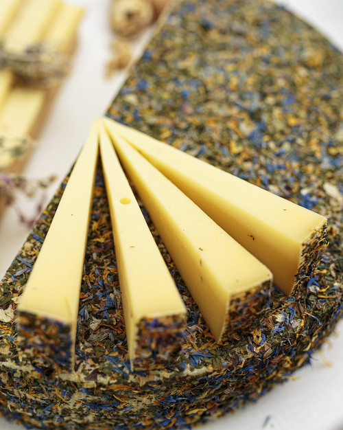 Tomme Autrichienne aux fleurs sauvages